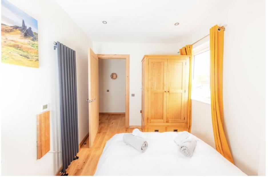 Luxury Cottage With Stunning Views Near Fairy Pools - School House 3 Carbost  Kültér fotó