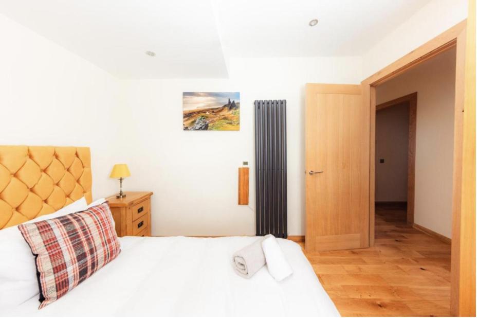 Luxury Cottage With Stunning Views Near Fairy Pools - School House 3 Carbost  Kültér fotó