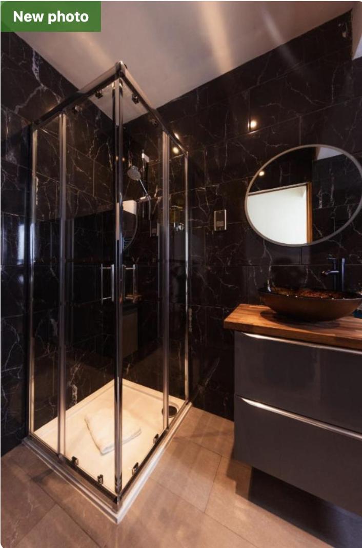 Luxury Cottage With Stunning Views Near Fairy Pools - School House 3 Carbost  Kültér fotó