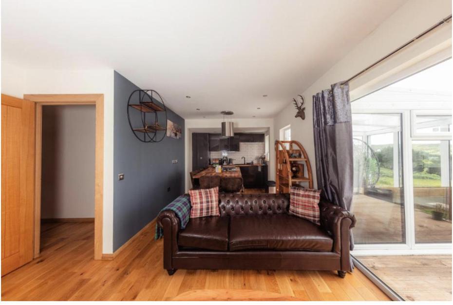 Luxury Cottage With Stunning Views Near Fairy Pools - School House 3 Carbost  Kültér fotó