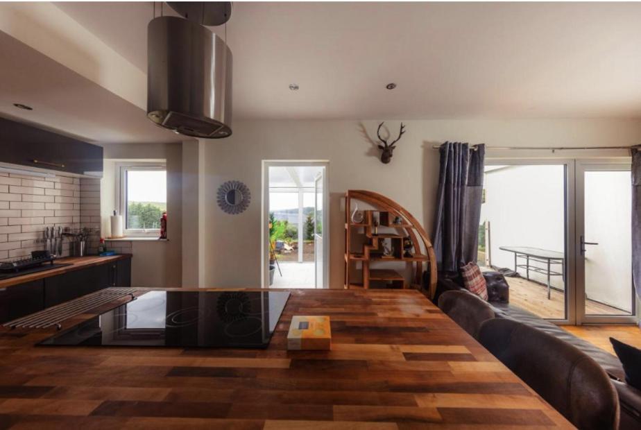 Luxury Cottage With Stunning Views Near Fairy Pools - School House 3 Carbost  Kültér fotó