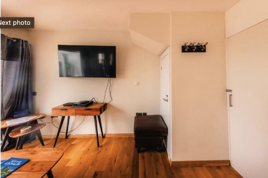 Luxury Cottage With Stunning Views Near Fairy Pools - School House 3 Carbost  Kültér fotó