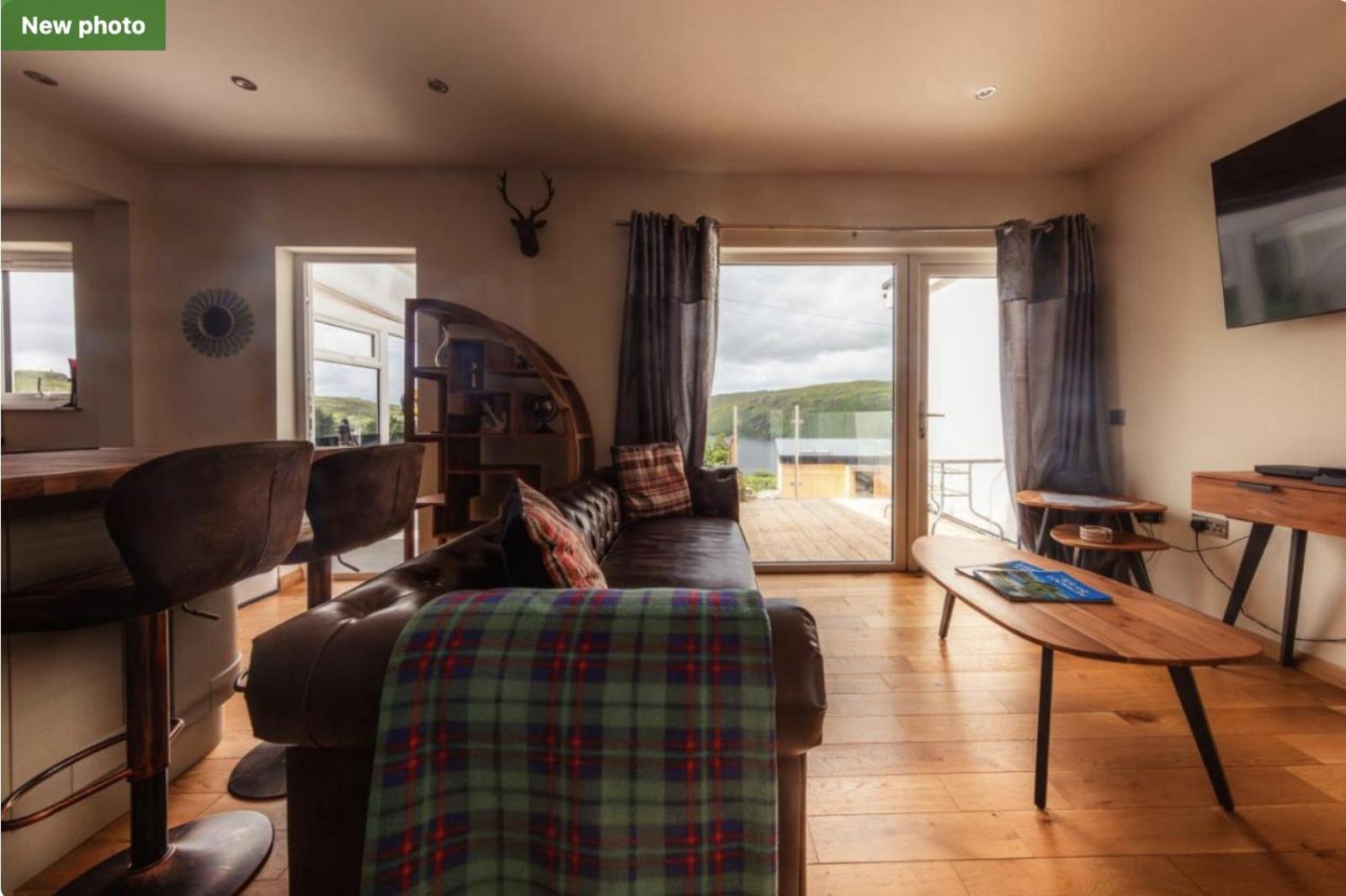 Luxury Cottage With Stunning Views Near Fairy Pools - School House 3 Carbost  Kültér fotó